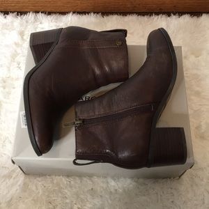 Marc Fisher dark Brown Leather ankle boots Sz 8